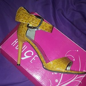 Mustartd color heels