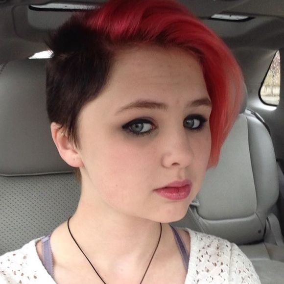 Meet your Posher, Emily - Picture 1 of 1