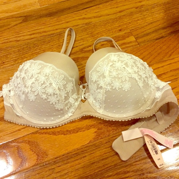 Very sexy balconet bra from Victoria's Secret!
