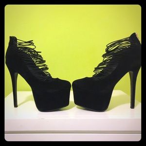 Black velvet platform
