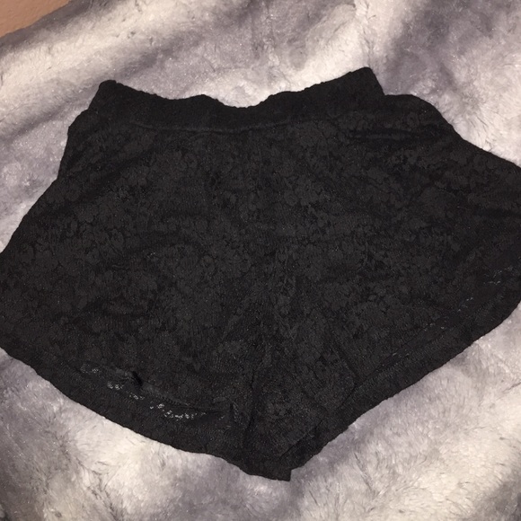 BRANDY MELVILLE BLACK SHORTS 💋 - Picture 1 of 3