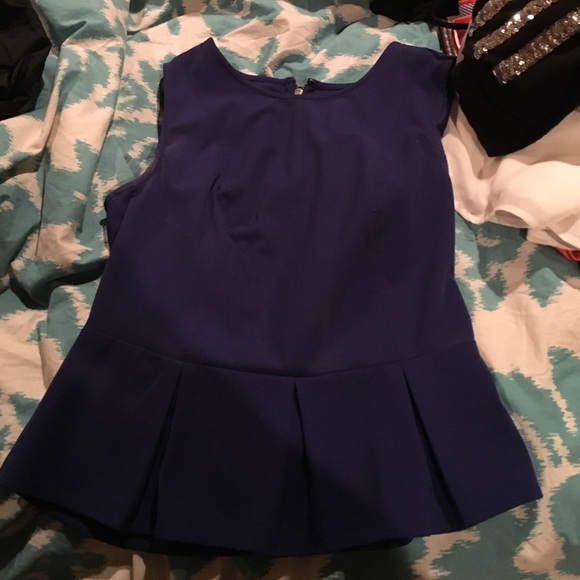 Cute zippered top