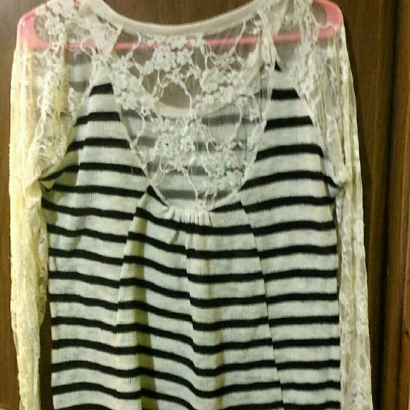 Black+white stripped shirt with lace arms+back - Picture 2 of 2
