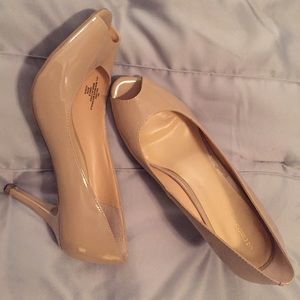 Liz Claiborne peep toe heels size 9