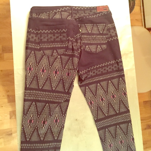 🔹PERFECT CONDITION 1 OF A KIND AZTEC LEVI JEAN🔹