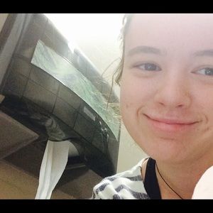 Meet your Posher, Courtney