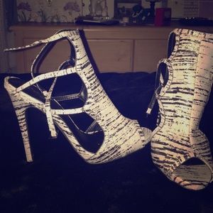Never worn Qupid black & white Peep Toe Heel