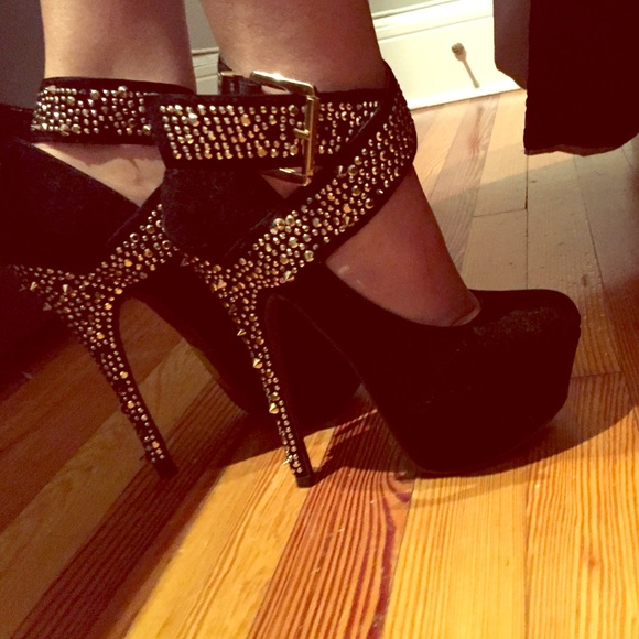 Black pumps with spiked studded straps