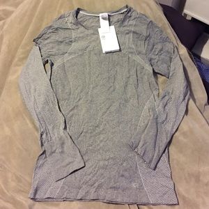 GapFit Long Sleeve Motion Top