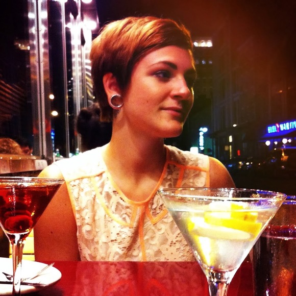 Meet your Posher, Holly - Picture 1 of 1