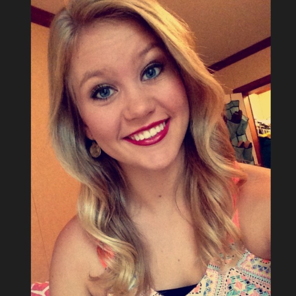 Meet your Posher, Kaitlyn - Picture 1 of 1