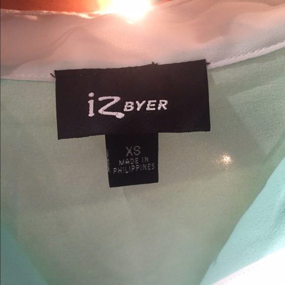 Sheer Two-Color Blouse - Picture 3 of 3