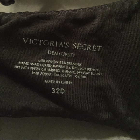 Victoria Secret Bundle 32D ❌SOLD❌ - Picture 3 of 4