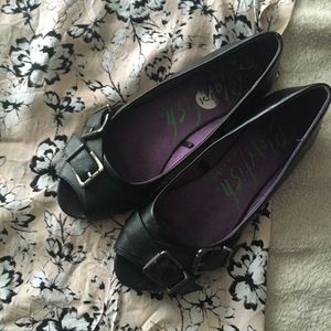 Black open toe flats with buckle💕🇺🇸