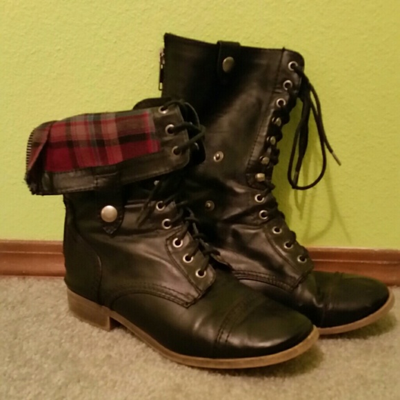 Combat boots
