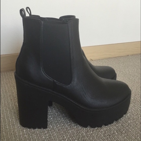 Platform heel boots