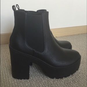 Platform heel boots