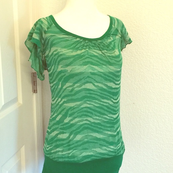Color green