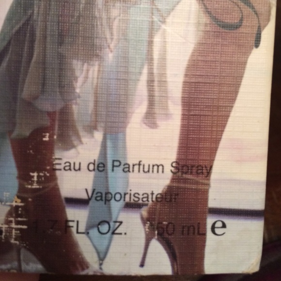 Paris Hilton Perfume - Picture 2 of 4