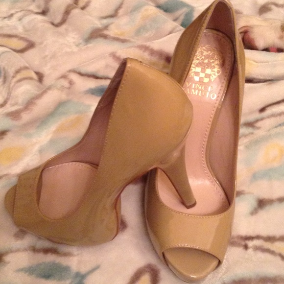 Vince camuto nude peep toe stilettos