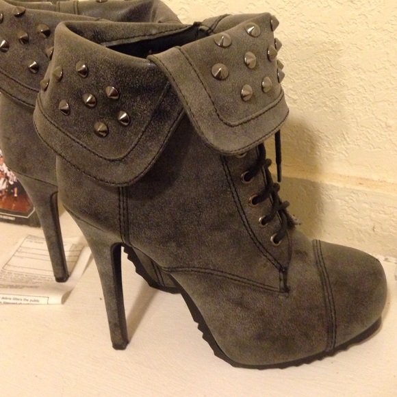 6 inch booties size 7 gray with studs, LOVE these