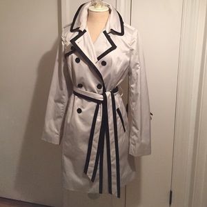 Gorgeous chic all weather coat