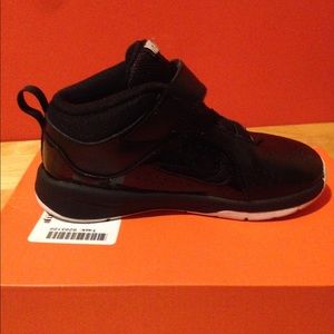 Black/white Toddler Nike Shoes Size 10