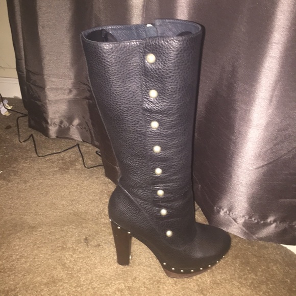 Black Leather • UGG Boot