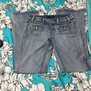 🌺Light Wash White House/Black Market Bootcut Jean