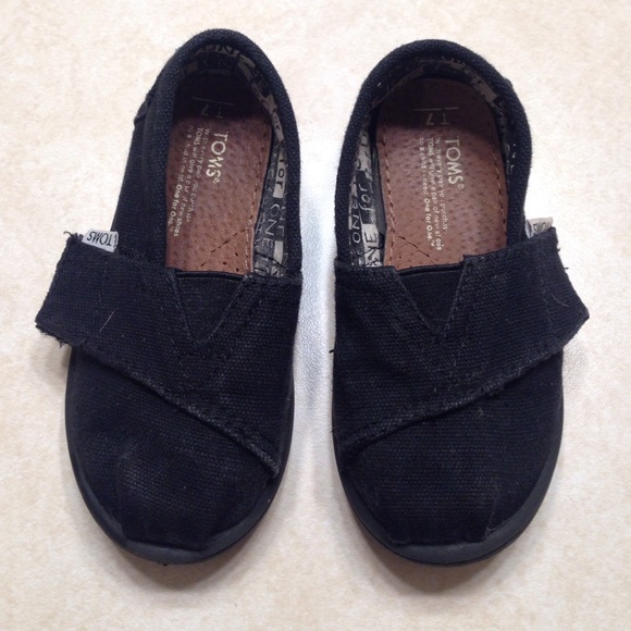 TOMS Other - TOMS Toddler Size 7