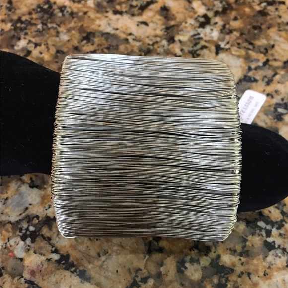 Lovely fashion wire cuff bracelet new!