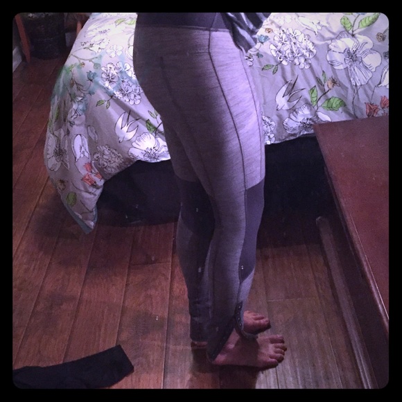 ON HOLD! Lululemon leggings