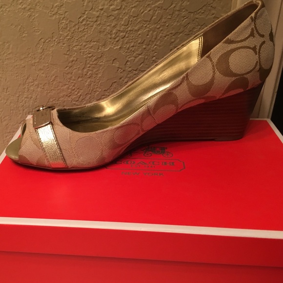 Coach Gold Wedges - Picture 2 of 4