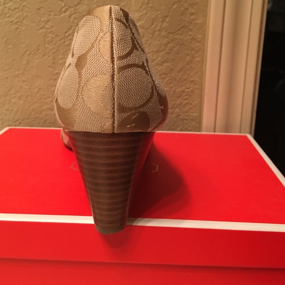 Coach Gold Wedges - Picture 3 of 4