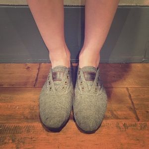Authentic TOMS