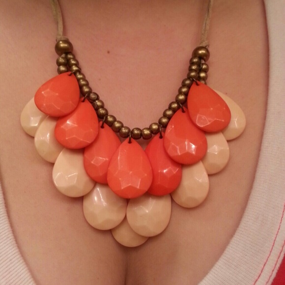 Light pink and coral statement necklace - Picture 1 of 4