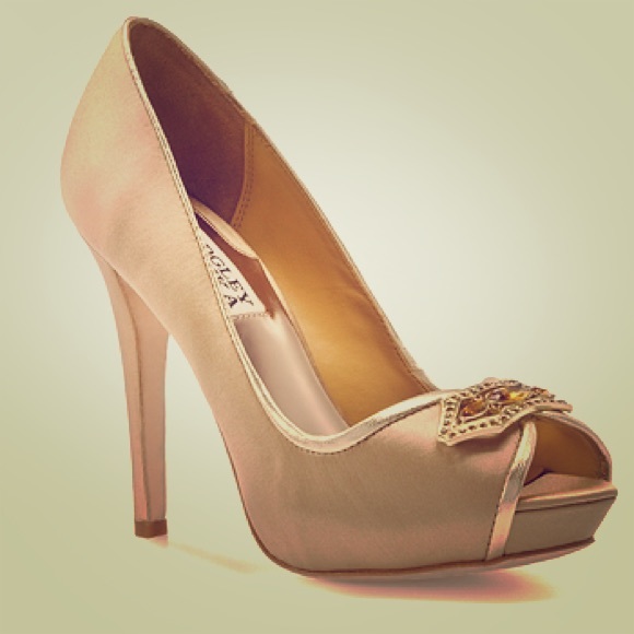 Badgley Mischka Gold Evening Pump Formslag Size 7.