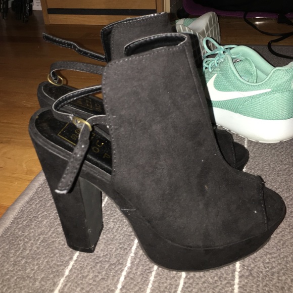 Black booties - Picture 1 of 2