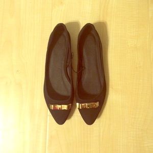 Pointy-toe faux suede flats