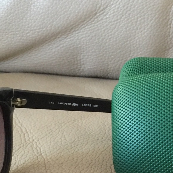 💯Lacoste sunglasses - Picture 3 of 3