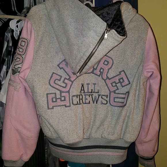 Jacker - Picture 3 of 4