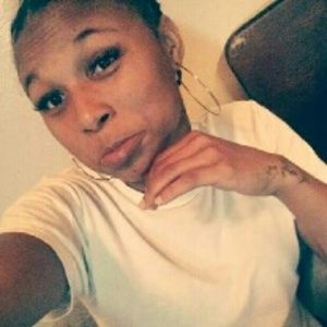 Meet your Posher, Monisia