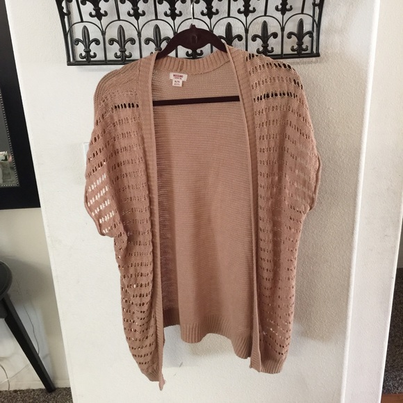 Tan shrug