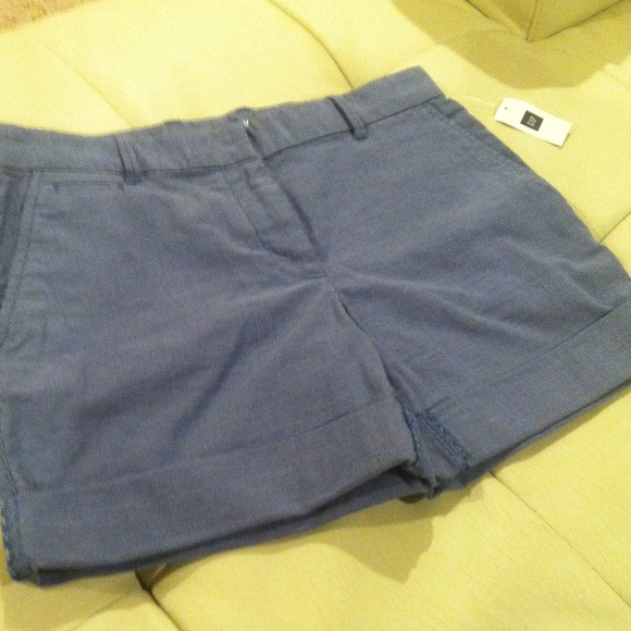 Khakis by GAP (boyfriend roll-up short) - Picture 4 of 4
