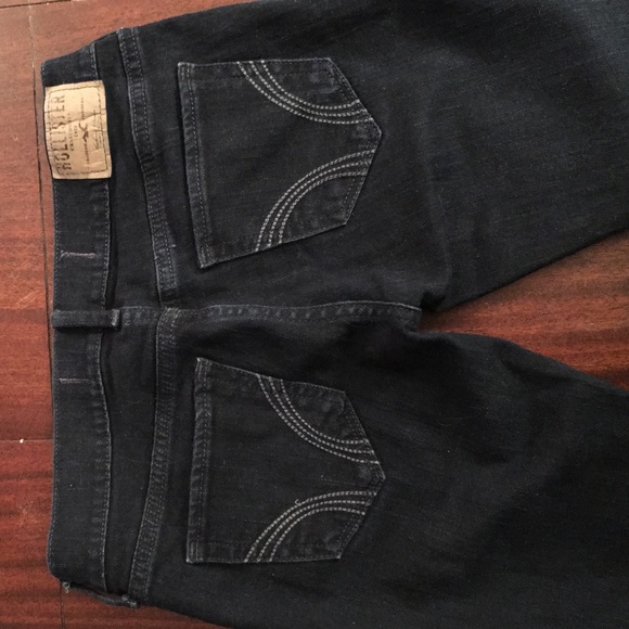 VERY CUTE! Hollister skinny jeans! Social stretch!