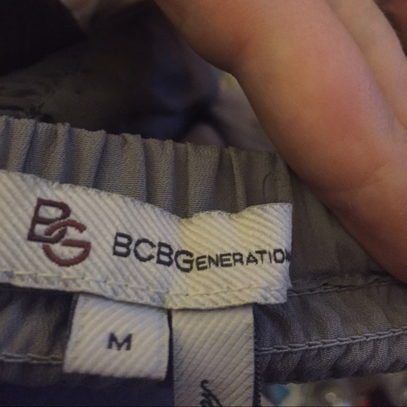 BCBGGeneration Scallop Hem Shorts (Size M) - Picture 3 of 3