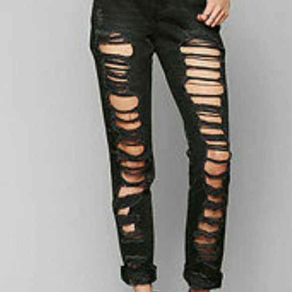NWOT ripped high waisted Levi jeans