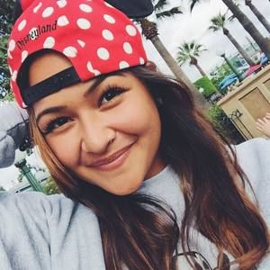 Meet your Posher, Charae