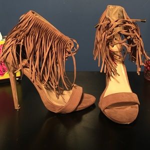 Lace up fringe pump