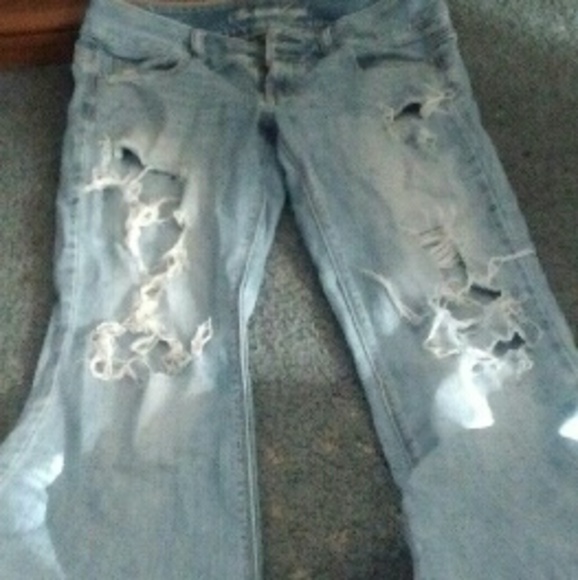 Distressed jeans size 8